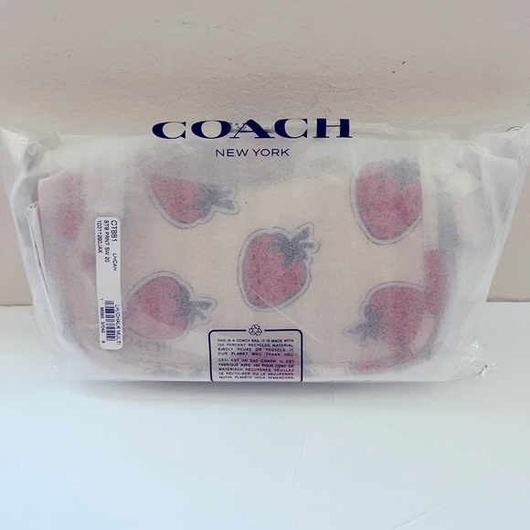 Coach 1941 Swinger Bag 20 with Strawberry Print in Chalk Glovetanned Leather NWT - Picture 7 of 9